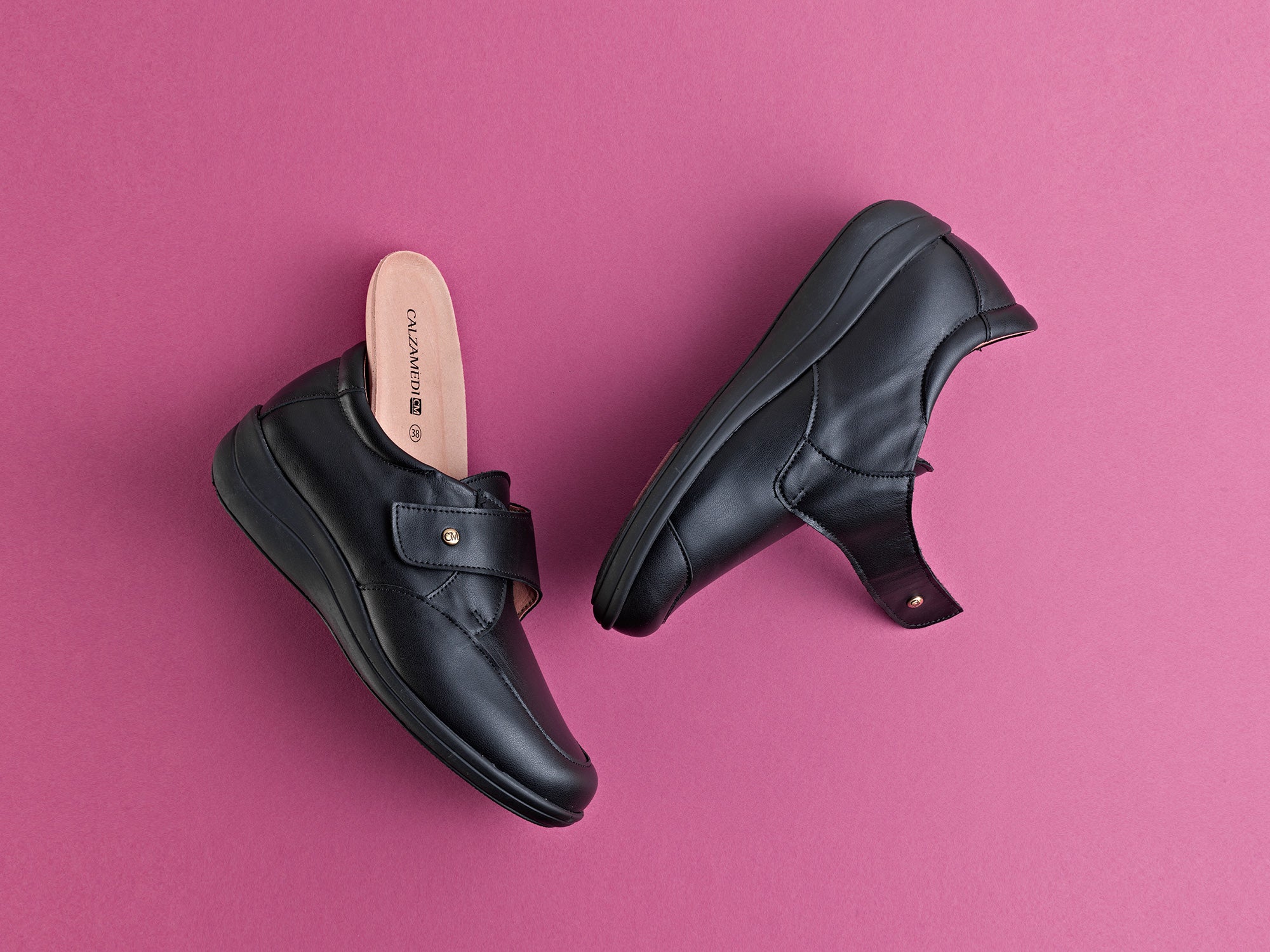 Zapato de gran apertura y pala elástica de Calzamedi